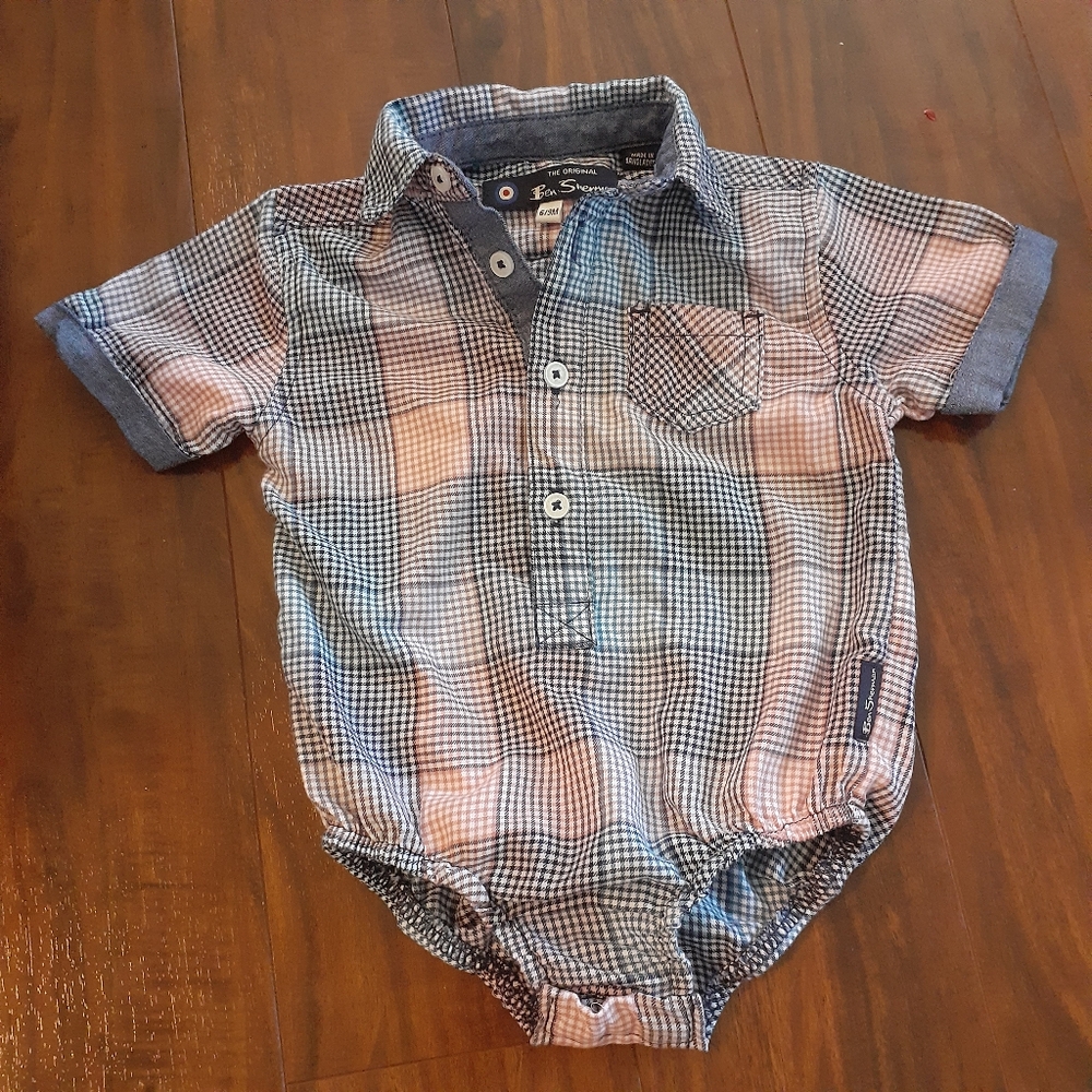Ben Sherman Blue and Red Button Down Baby Onesie Boys 6/9 Months Collared Dressy
